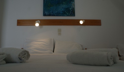 Habitación básica con 1 cama doble o 2 individuales, accesible para personas con discapacidad