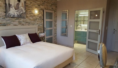 Habitación doble, vistas a la piscina (Chambre Design)