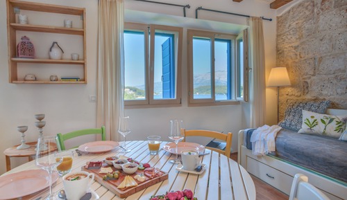 Estudio romántico, vistas al mar