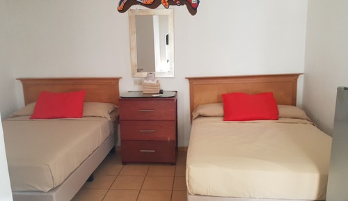Bungalow tradicional, 2 camas de matrimonio, no fumadores, vistas a la piscina