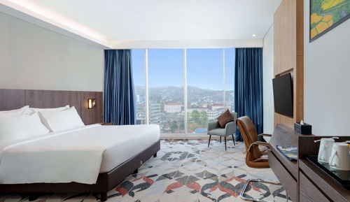 Habitación superior, 1 cama de matrimonio, vistas a la ciudad
