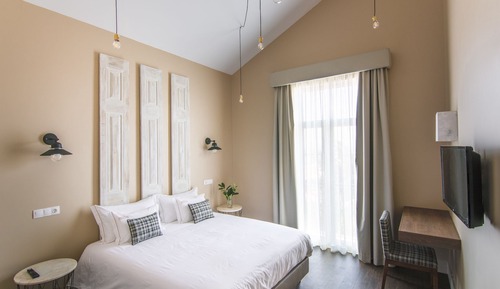 Habitación con 1 cama doble o 2 individuales, balcón