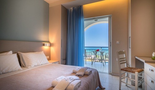 Estudio, vistas al mar