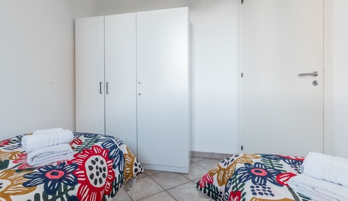Apartamento, 2 habitaciones, patio, planta baja (ERMES)