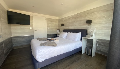 Habitación Premium doble, baño privado, vistas al canal (Canal View)