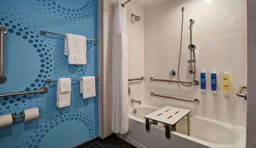 Habitación, 2 camas de matrimonio, accesible para personas con discapacidad, bañera (Hearing)