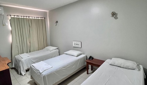 Habitación triple económica, varias camas