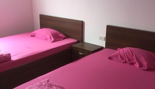 Habitación básica con 1 cama doble o 2 individuales