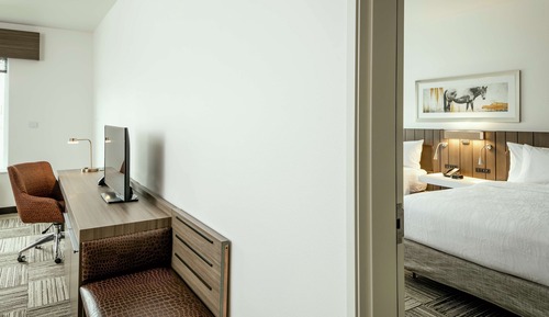 Suite, 2 camas de matrimonio (Roll-In Shower, Mobility & Hearing)