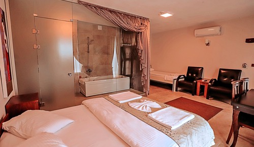 Habitación triple panorámica, bañera de hidromasaje, vistas al valle