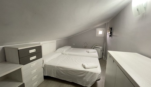 Habitación económica, sin ventanas
