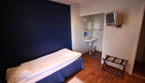 Habitación individual, vistas al patio (Shared Bathroom)