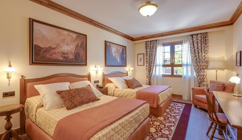 Habitación Superior, 2 Adultos +1 niño(incluye entradas a Port Aventura & 1 entrada a Ferrari Land)