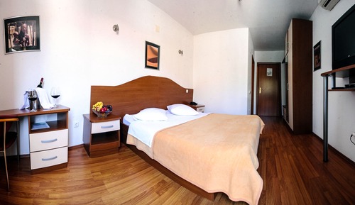 Habitación estándar con 1 cama doble o 2 individuales
