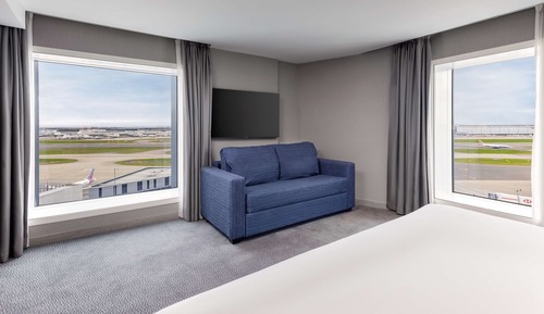 Habitación familiar, 1 cama de matrimonio grande (Runway View, High Floor)