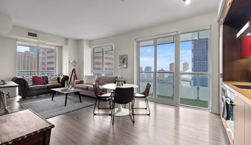 Apartamento de lujo, 2 habitaciones, balcón, vistas al lago