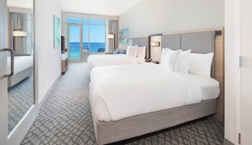 Suite, varias camas, balcón (Hearing Accessible)
