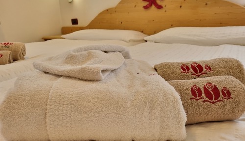 Apartamento tradicional, 2 habitaciones, frigorífico y microondas, vistas a la montaña (Rosengarten)