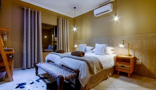 Habitación Confort con 1 cama doble o 2 individuales, baño privado