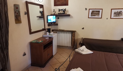 Habitación clásica con 1 cama doble o 2 individuales, vistas a la colina