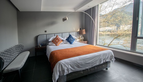 Habitación doble, vistas al río