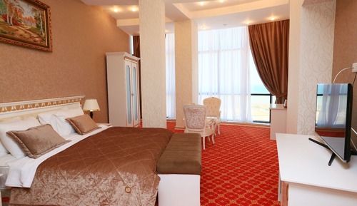 Habitación estándar con 2 camas individuales, 1 cama de matrimonio grande, vistas al mar