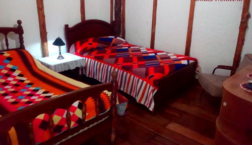 Habitación familiar con 1 cama doble o 2 individuales, vistas al río
