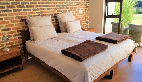 Habitación estándar con 1 cama doble o 2 individuales, vistas al jardín