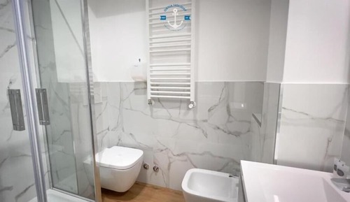 Habitación con 1 cama doble o 2 individuales, baño privado