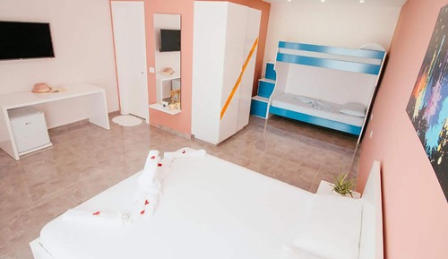 Habitación cuádruple, vistas al jardín