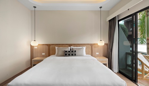 Habitación Deluxe, 1 cama de matrimonio grande, balcón, vistas a la piscina