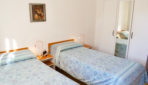 Apartamento familiar, 2 habitaciones, vistas al patio, planta baja