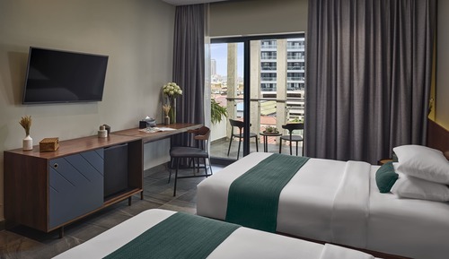 Habitación superior con 2 camas individuales, vistas a la ciudad