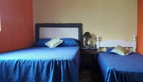 Habitación básica doble, 2 camas de matrimonio