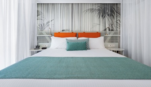 Marina Suite King Bed Mountain