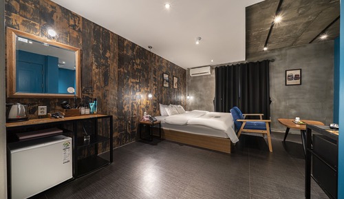 VIP (Check in time Mon-Thu 6 PM,Fri-Sun 9 PM)