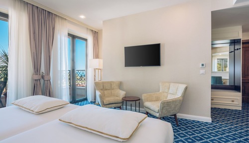 Habitación doble, vistas parciales al mar