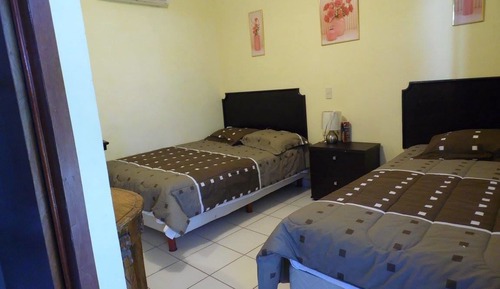 Habitación estándar doble, 2 camas dobles, no fumadores
