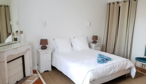 Habitación doble, vistas a la piscina (Lillet)