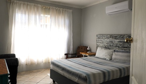Suite (Private S/Catering)
