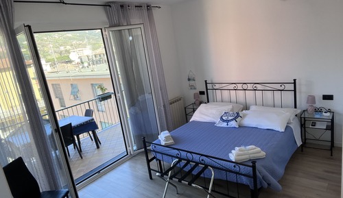Habitación triple, balcón