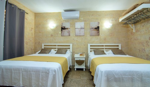 Habitación triple estándar, varias camas, vistas al jardín