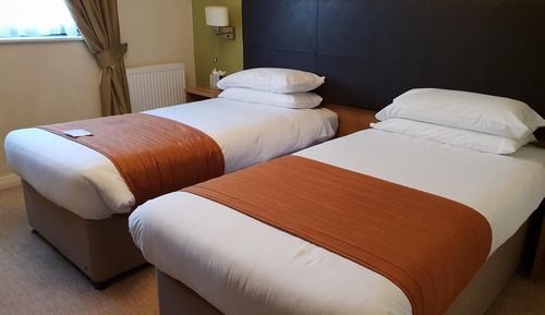 Habitación con 1 cama doble o 2 individuales
