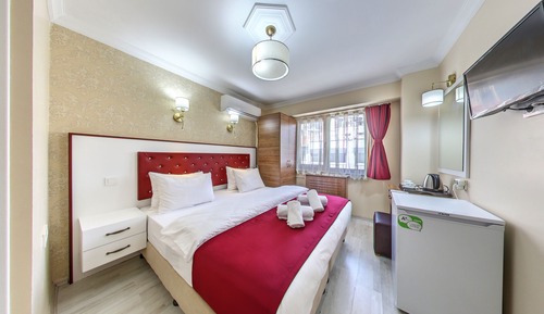 Habitación estándar doble, 1 cama de matrimonio grande, vistas a la ciudad