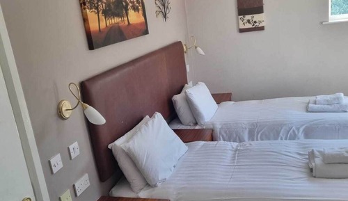Habitación clásica con 2 camas individuales, baño privado
