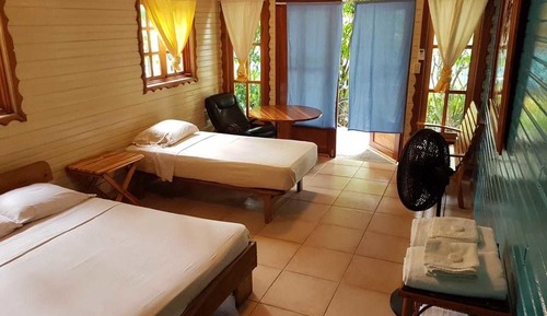 Habitación triple básica, varias camas, en la zona del jardín