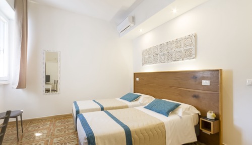 Habitación Confort con 1 cama doble o 2 individuales, vistas a la ciudad