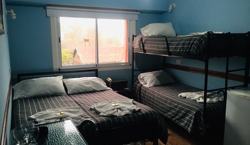 Habitación triple económica, varias camas, vistas a la ciudad
