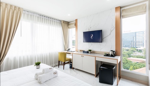 Grand Deluxe King with City View