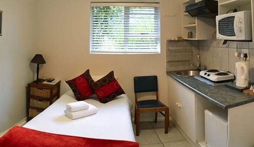 Habitación (The Sunbird)